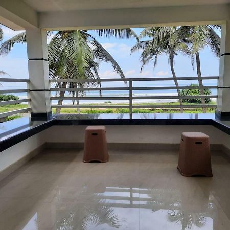 Corniche Beach Resort Mulappilangād Esterno foto