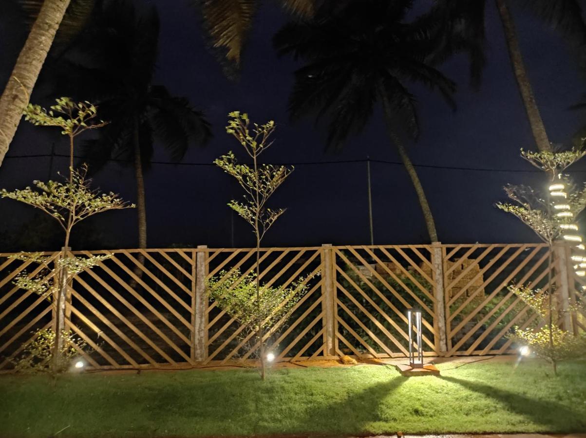 Corniche Beach Resort Mulappilangād Esterno foto