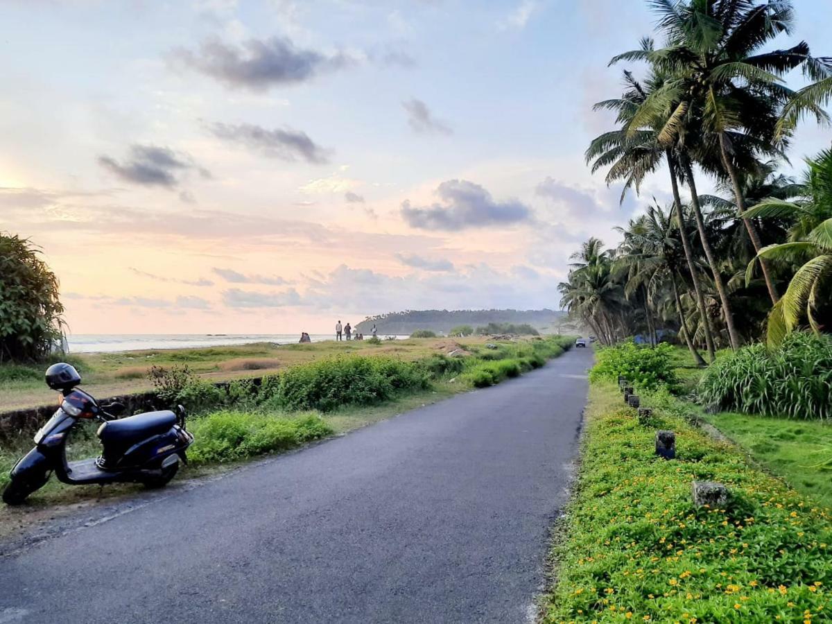 Corniche Beach Resort Mulappilangād Esterno foto