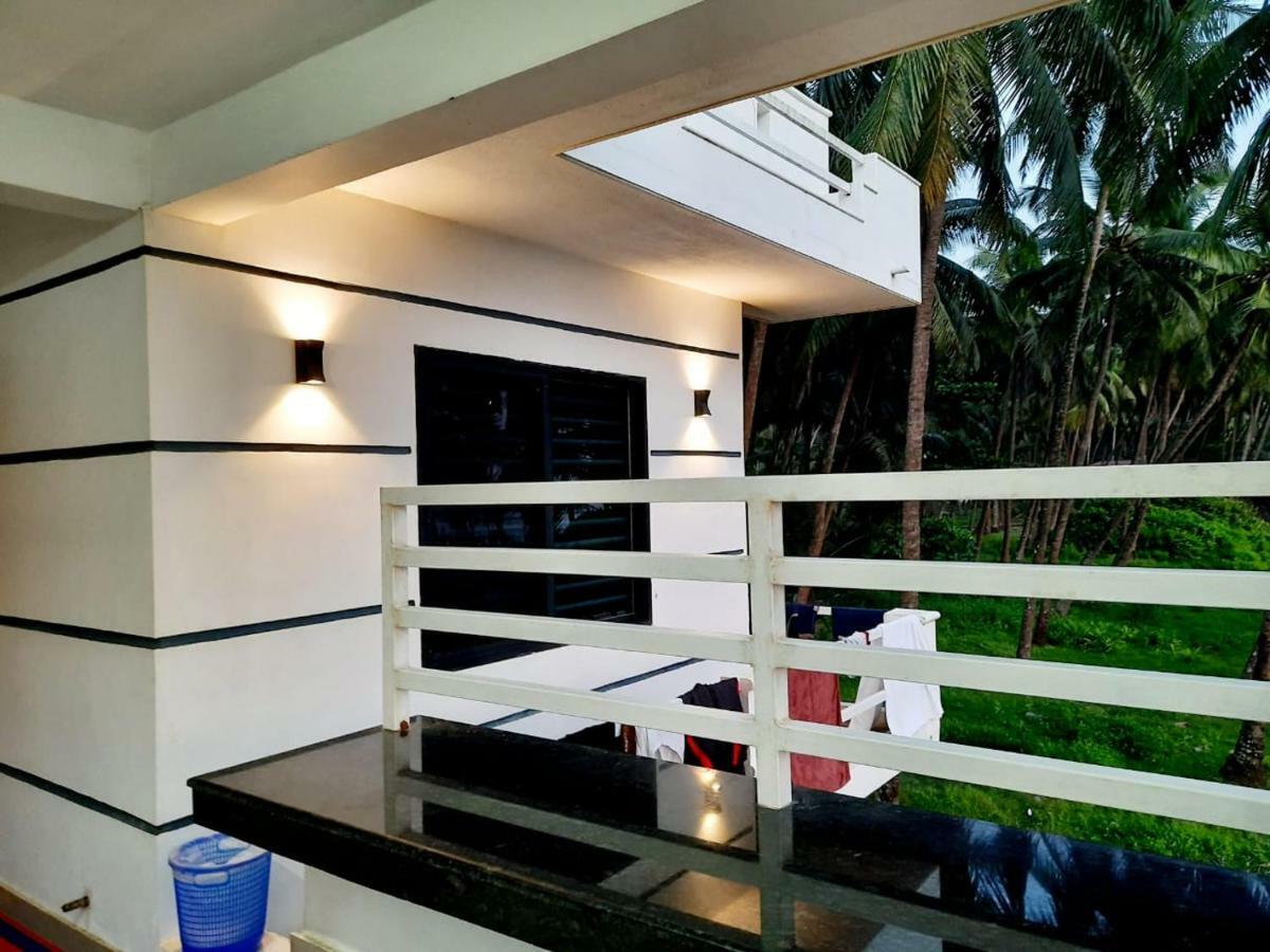 Corniche Beach Resort Mulappilangād Esterno foto
