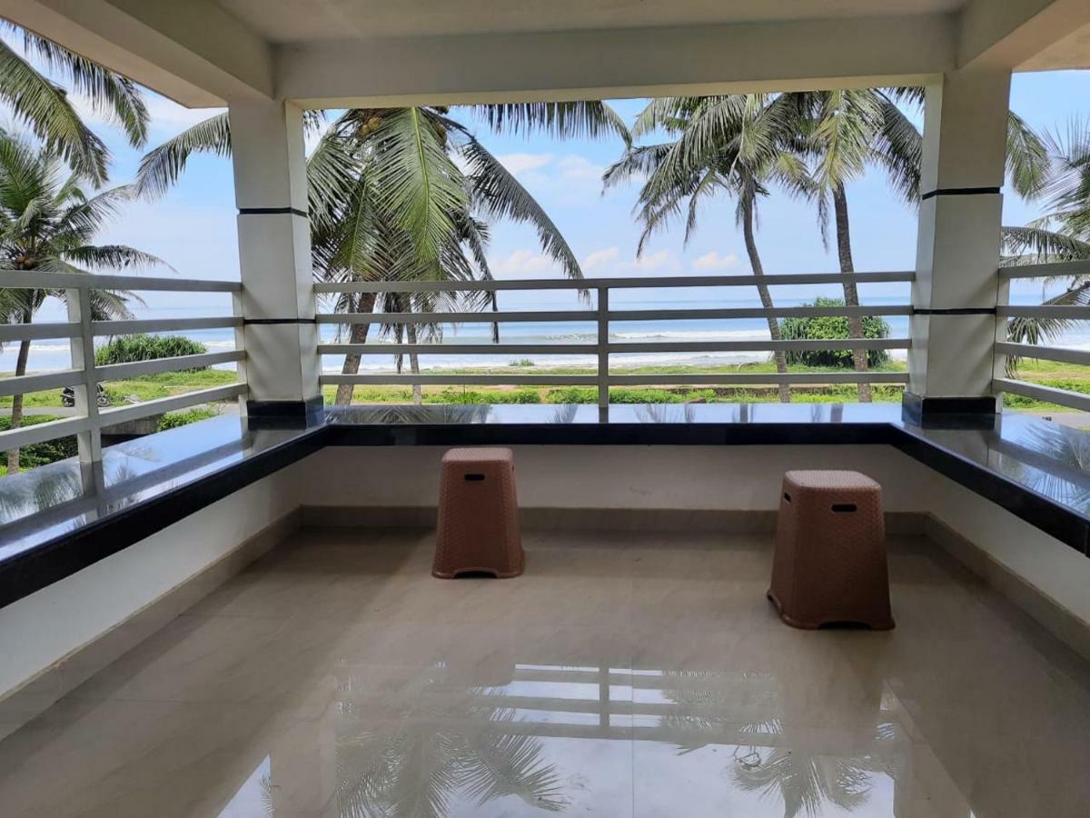 Corniche Beach Resort Mulappilangād Esterno foto