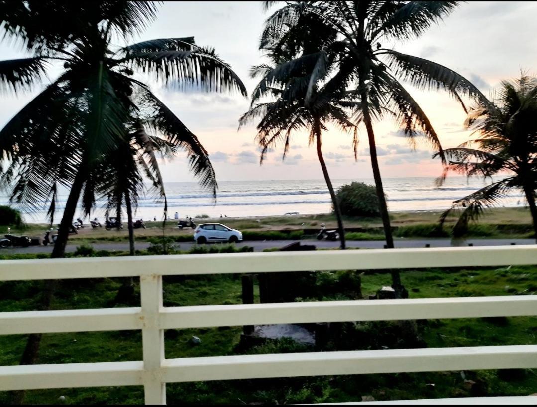 Corniche Beach Resort Mulappilangād Esterno foto